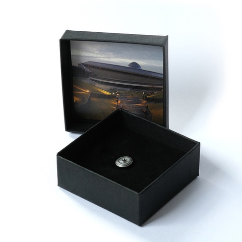 pin broszka przypinka z katowic katowicki spodek dla panów prezent upominek do marynarki saffa biżuteria regionalna katowice