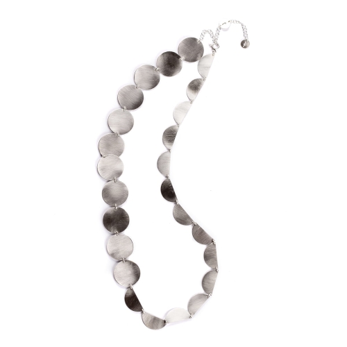 Naszyjnik "wypierdalać". To sprzeciw Marty Szafraniec na ograniczanie prawa kobiet. 23 elementy. Koła i połówki. Srebro próby 925. Lutowane ogniwka. Jest moc.