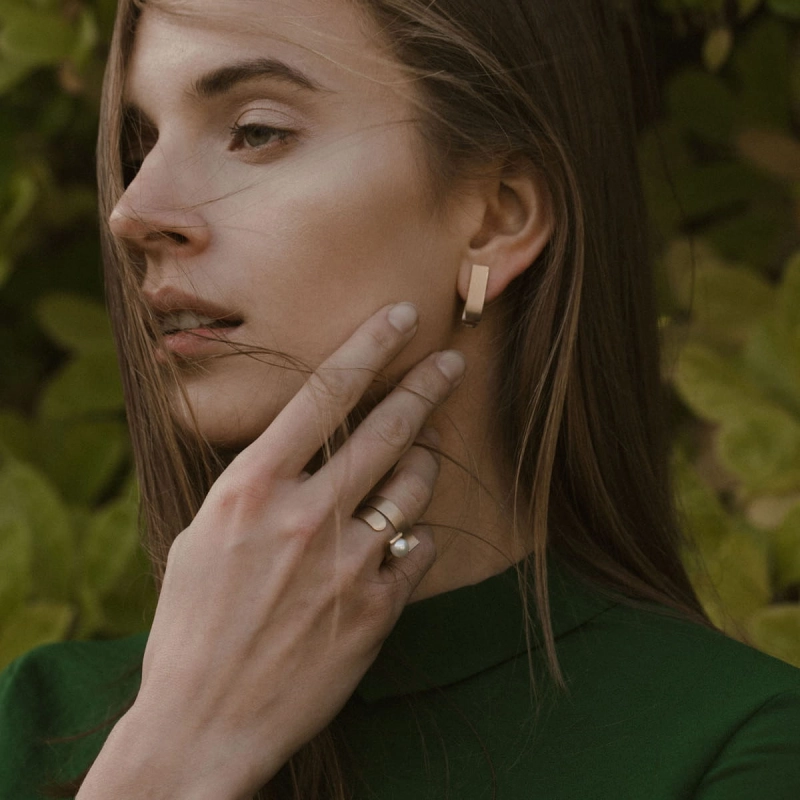 biżuteria autorska, ręcznie robiona, złotniczka marta szafraniec, minimalistyczne projektowanie ze złota i srebra