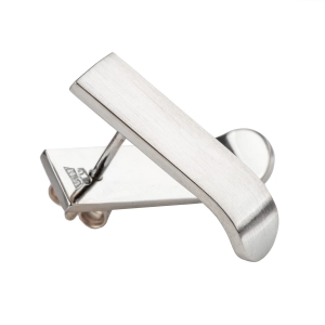 minimalistyczne kolczyki z białego złota wykonane w katowicach w proacowni marty szafraniec. idelane kolczyki na prezent ślubny  dla niej, dla panny młodej