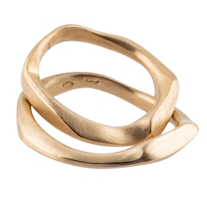 żółte złoto w minimalistycznych obrączkach w katowicach znajdziesz niepowtażalna biżuterię