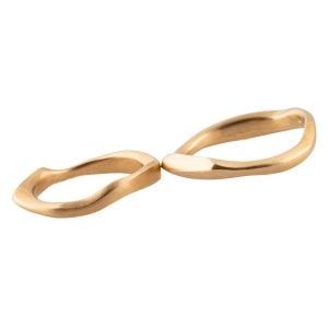 gładkie ale niepowtarzalne obrączki do ślubu w niebanalnym stylu innym niż wszytskie, ślub humanistyczny, taki jak sobie wymarzy para młoda