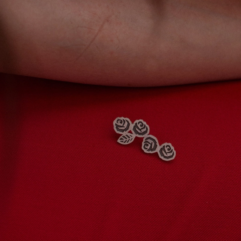pin róża niki srebro 925