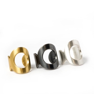 nausznika złocona, czarna i srebrna