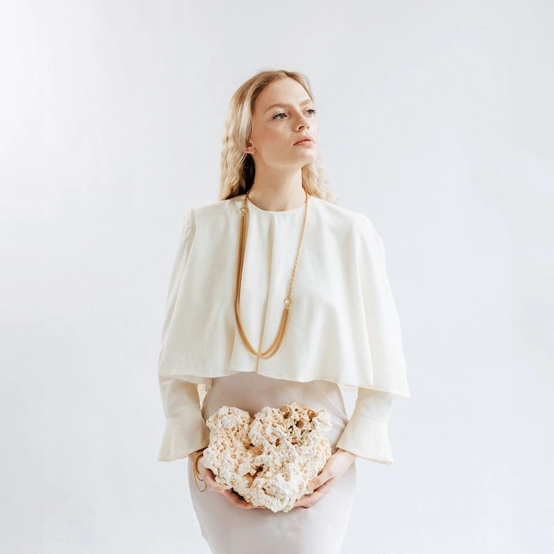 kobieta, naszyjnik popcorn złocony, kolekcja move